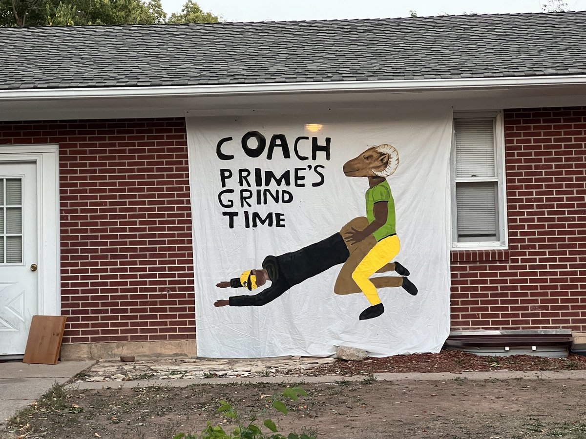 Artwork in our neighborhood 🤣