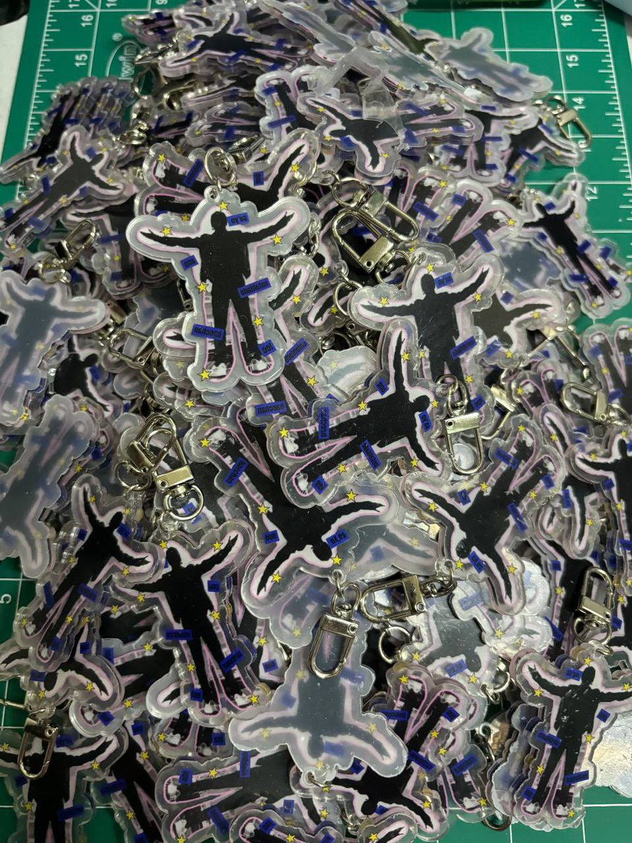salminoya's tweet photo. ⭐️!! keyrings were delivered safely yesterday; however, upon sorting, we discovered a few broken pieces. We will replace them immediately. We are currently awaiting our manu's response regarding this, and we will keep you posted! https://t.co/0LCopG1LoF