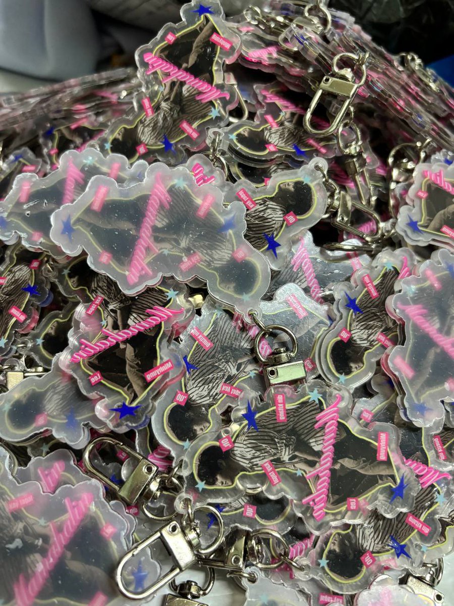 salminoya's tweet photo. ⭐️!! keyrings were delivered safely yesterday; however, upon sorting, we discovered a few broken pieces. We will replace them immediately. We are currently awaiting our manu's response regarding this, and we will keep you posted! https://t.co/0LCopG1LoF