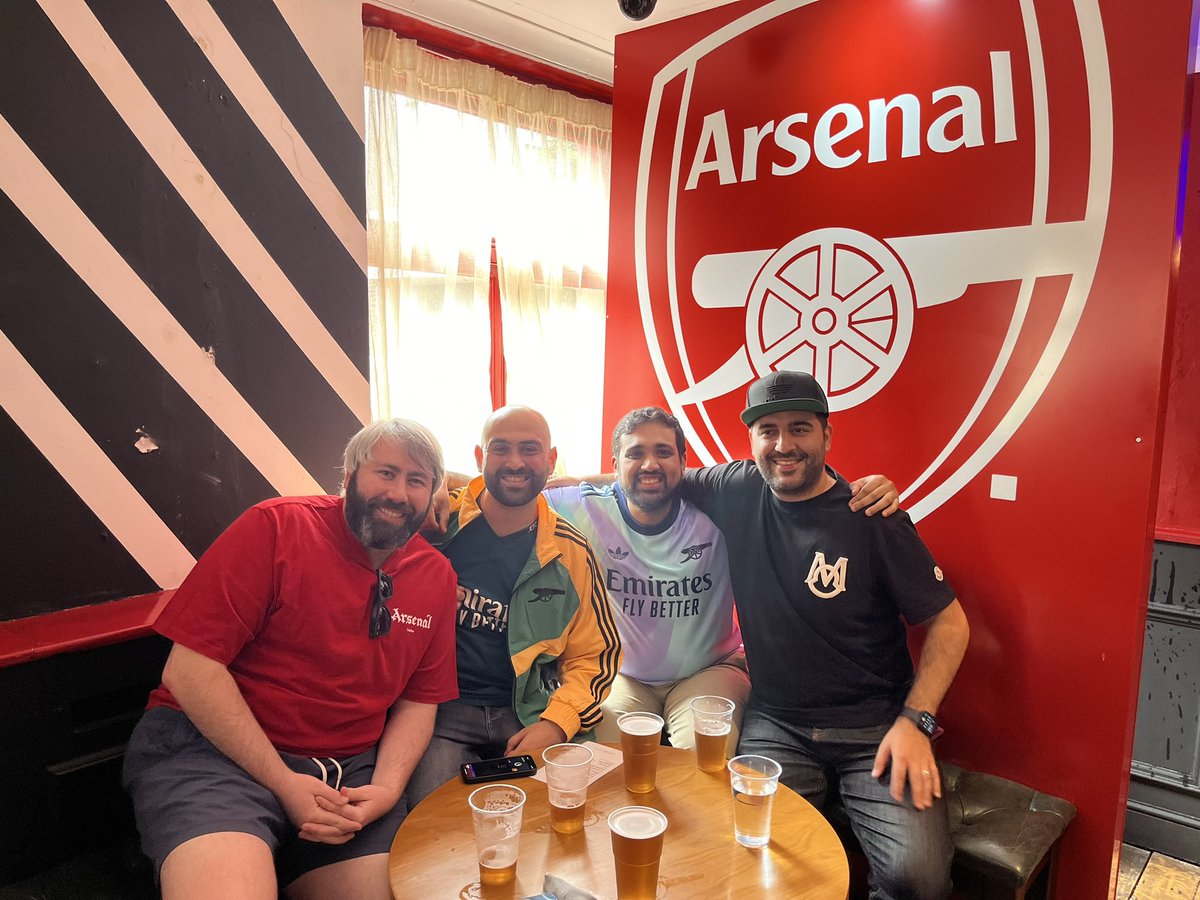 Raja6vignesh's tweet photo. Had a great time watching my favorite team play with @FPLNima and @BobbyLoveFPL. Hopefully I get to go to another game. #Fplmeets https://t.co/AcL4jUqSKh