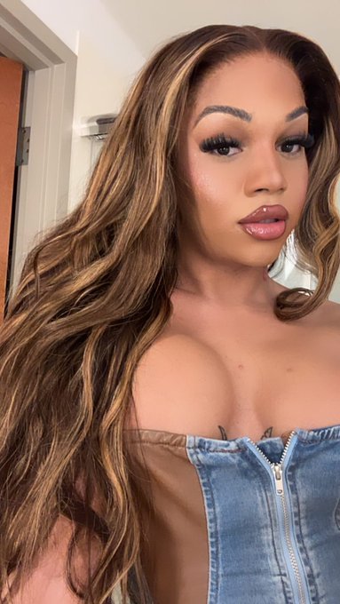 Barbie 💋 https://t.co/cqaw42xBGe