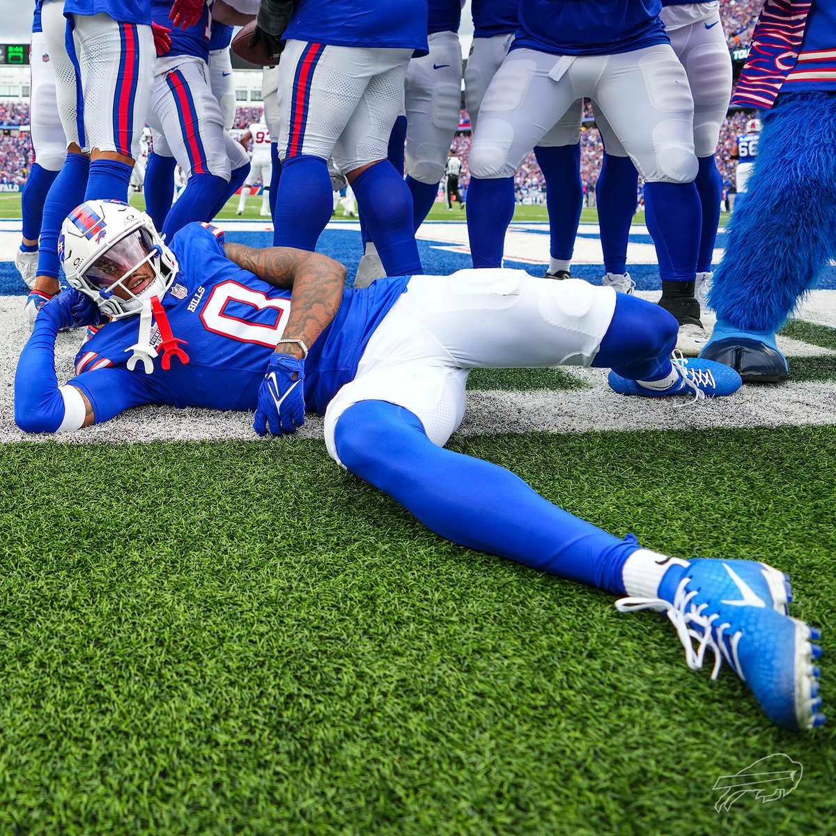 BuffaloBills's tweet photo. on the couch ready for 7 hours of commercial-free football.
#GoBill | #BillsMafia https://t.co/WZ9pbxPdoC