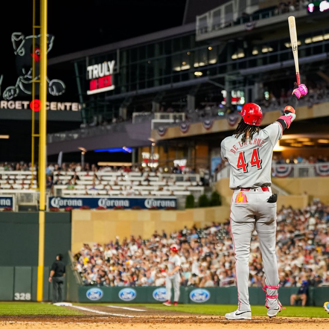 This is the most perfect picture I’ve ever seen. 

#Reds