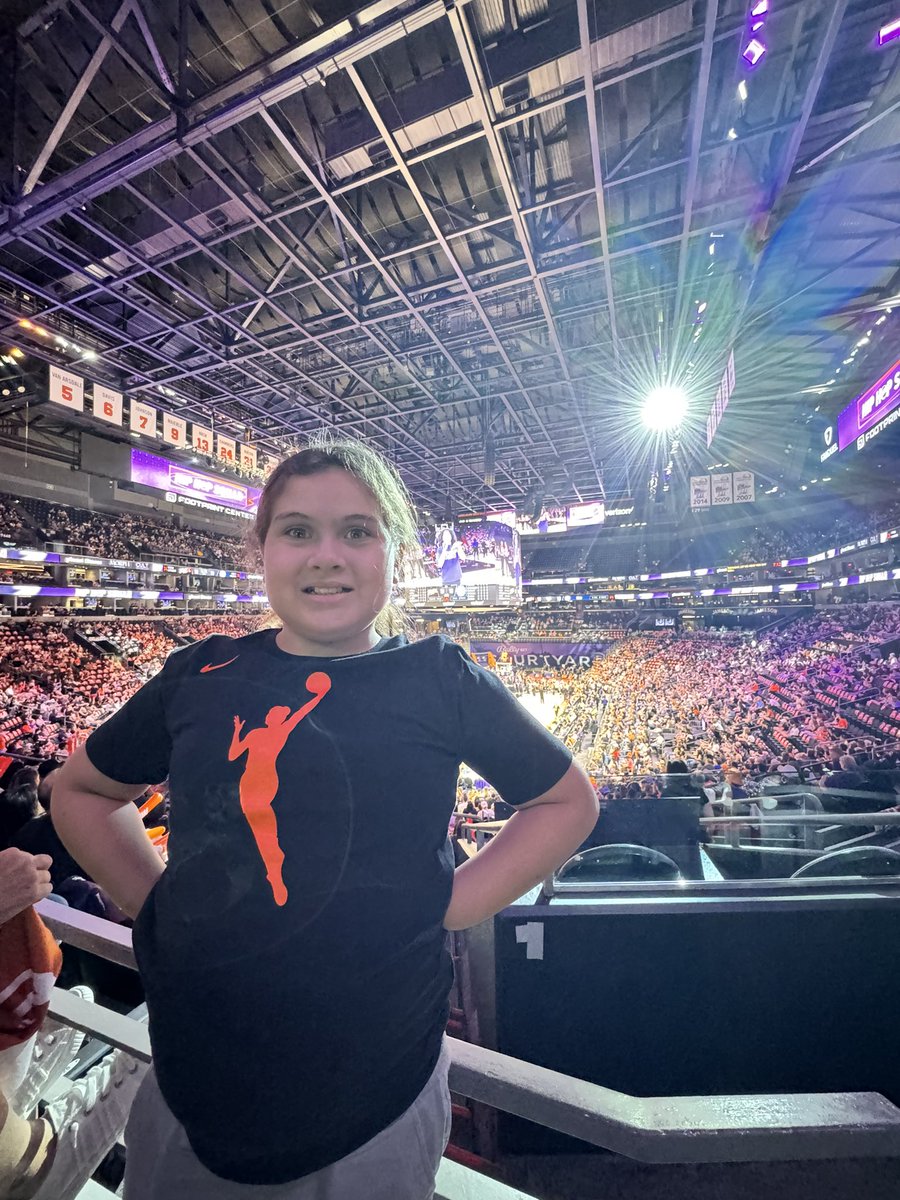 vZup01's tweet photo. @PhoenixMercury My Girl says, “C’kon Mercury! Give it your best shot!”♥️ https://t.co/RaMYaheqId
