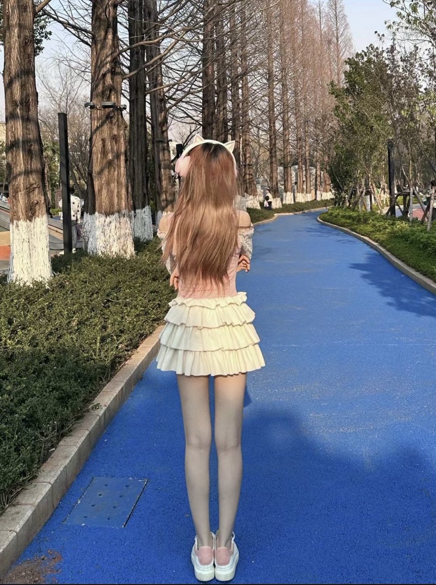 0871FQJY's tweet photo. 夏天就这么过去了，我在昆明0871你在哪🤣 #昆明 https://t.co/jY9eruIQaJ
