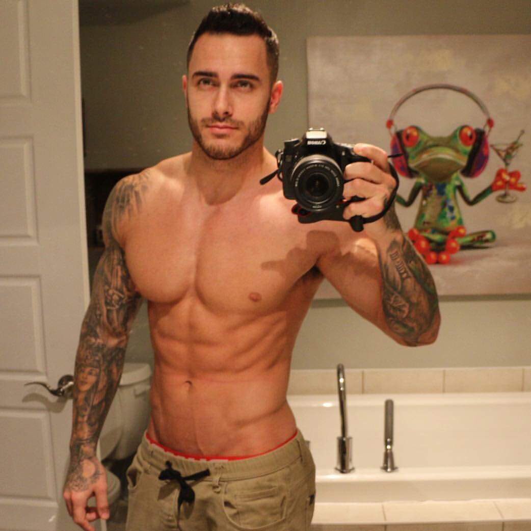 PureAtkins's tweet image. Just a photo of a frog