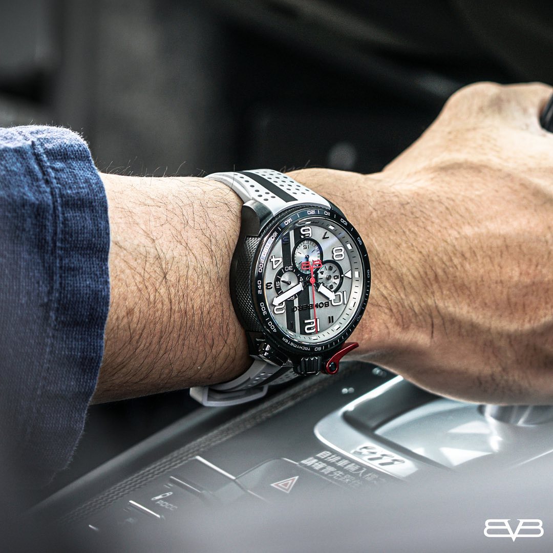 tienwenwatch's tweet photo. #Bomberg #炸彈錶 #Bolt68 Racing 水泥灰款式延續經典外型與手錶、懷錶兩用的專利設計，搭配灰黑線條從面盤延伸至仿賽矽膠錶帶，象徵賽車在跑道上奔馳的殘影...

天文鐘錶|台灣大道一段211號 +886422256476

#TienWenWatch #TienWen #天文鐘錶 #天文創始總店 #台中錶店 #鐘錶維修 #手錶保養 #台中天文 https://t.co/drfzdco4bD