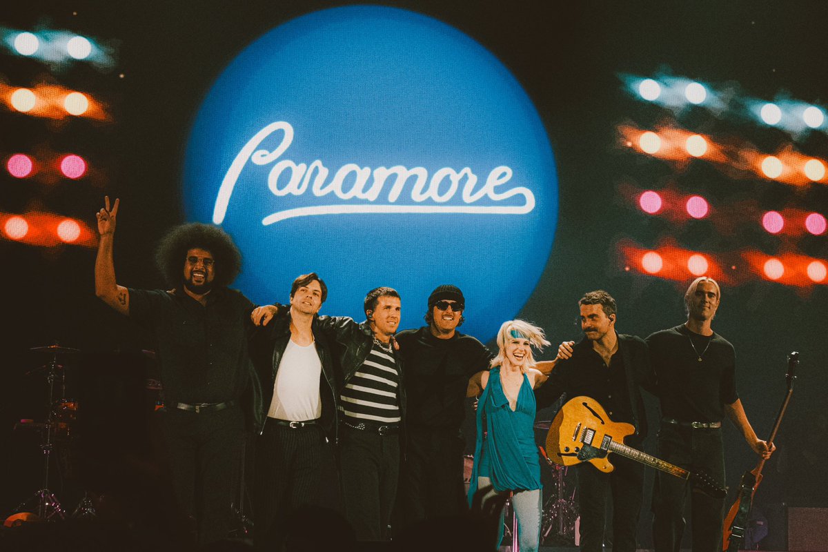 paramore photographed on stage last night at iHeart Radio’s Music Festival ♥️