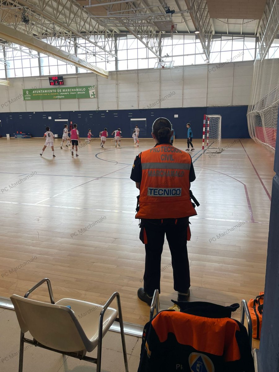 Durante hoy sábado, colaboramos en el encuentro de selecciones provinciales de fútbol, que se celebra en el polideportivo García Fraguas.
