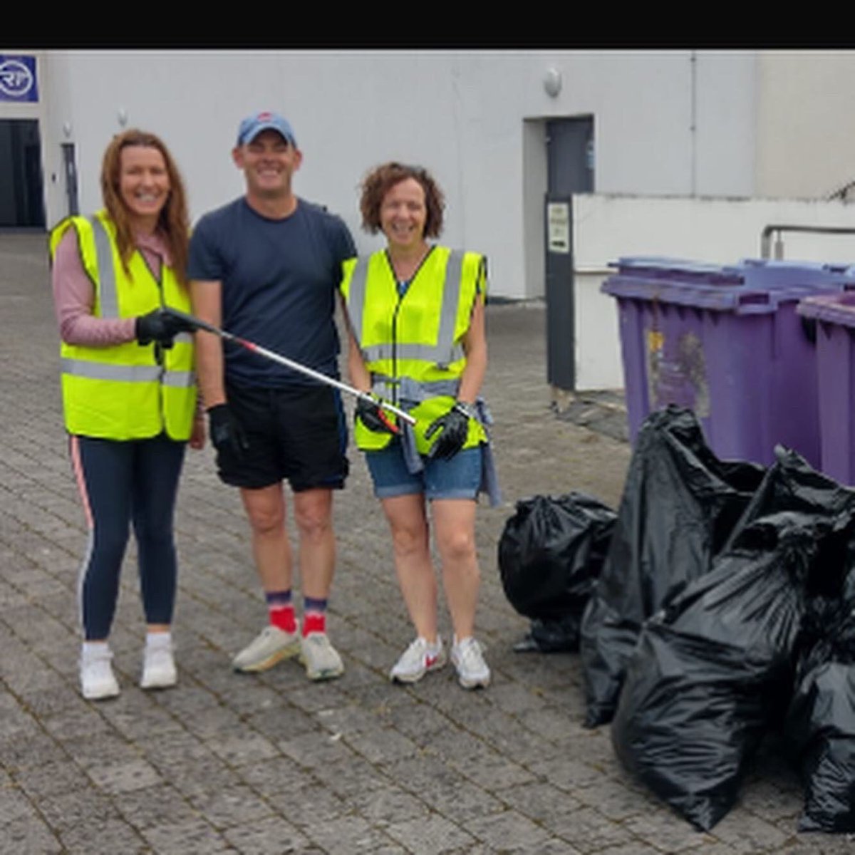 Massive thanks to all our volunteers who took part in this morning’s <a href="/OfficialCorkGAA/">Cork GAA</a> Community Clean Up Day. Delighted to be joined by Our Lord Mayor <a href="/sendboyle/">Ard Mhéara Chorcaí, Cllr. Dan Boyle</a> too.
#CorkGAACleanUpDay