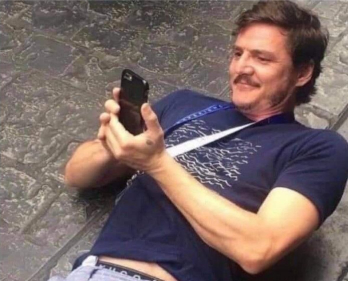 室友：又开始摆法阵啊