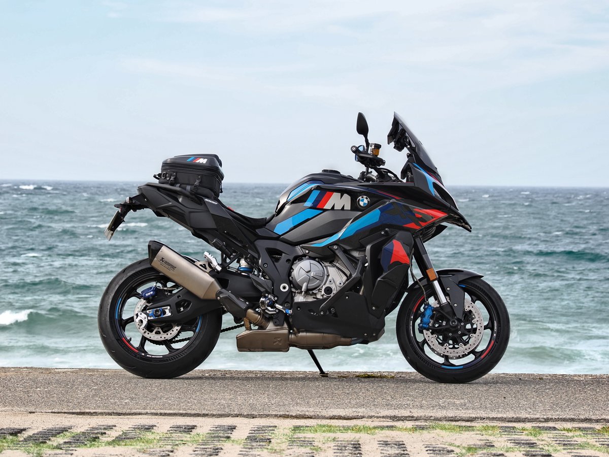 ihsohs's tweet photo. 今日は風が強かったね。海岸の砂も舞ってました。
#m1000xr https://t.co/GgZMtloi53