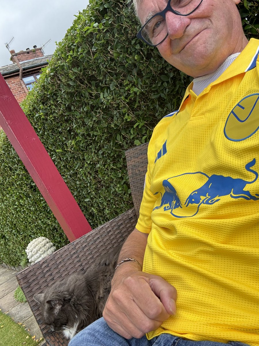 WarwickWawick's tweet photo. Cmon Leeds
#RIPSOLBAMBA
#MOT
#FCUKCANCER
https://t.co/wSTExh2HVH https://t.co/oLrzYmuPQo