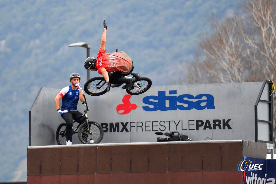 Bart de Jong tweet media