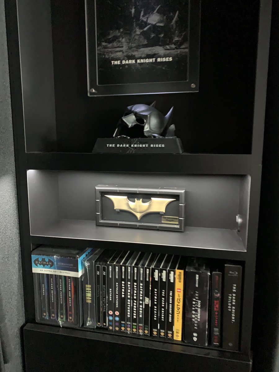 BaruWayne's tweet photo. 連休初日引き籠り
今夜はMY🦇CAVEのスクリーン下して何か観ましょう🦇祝いましょう🦇🥃

#バットマンの日
#バットマン85周年
#バットマンよ永遠に 
#BatmanDay https://t.co/4TUT2Gfj7k