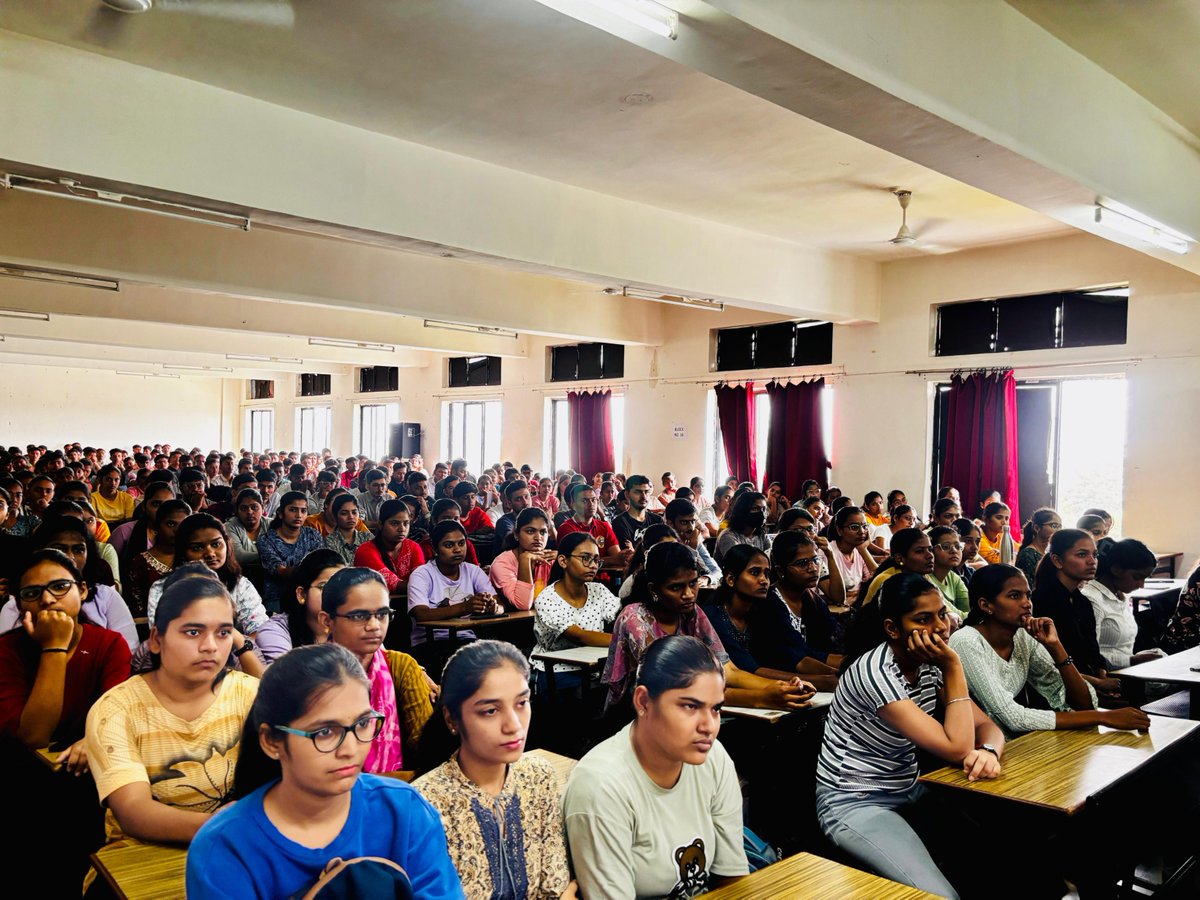Samarth4033's tweet image. Today, we introduced our GDG on-campus club to first-year students at PDEACOEM during orientation. Excited to share opportunities for learning and growth ahead!

#GDGOnCampus #Orientation #PDEACOEM #TechCommunity
