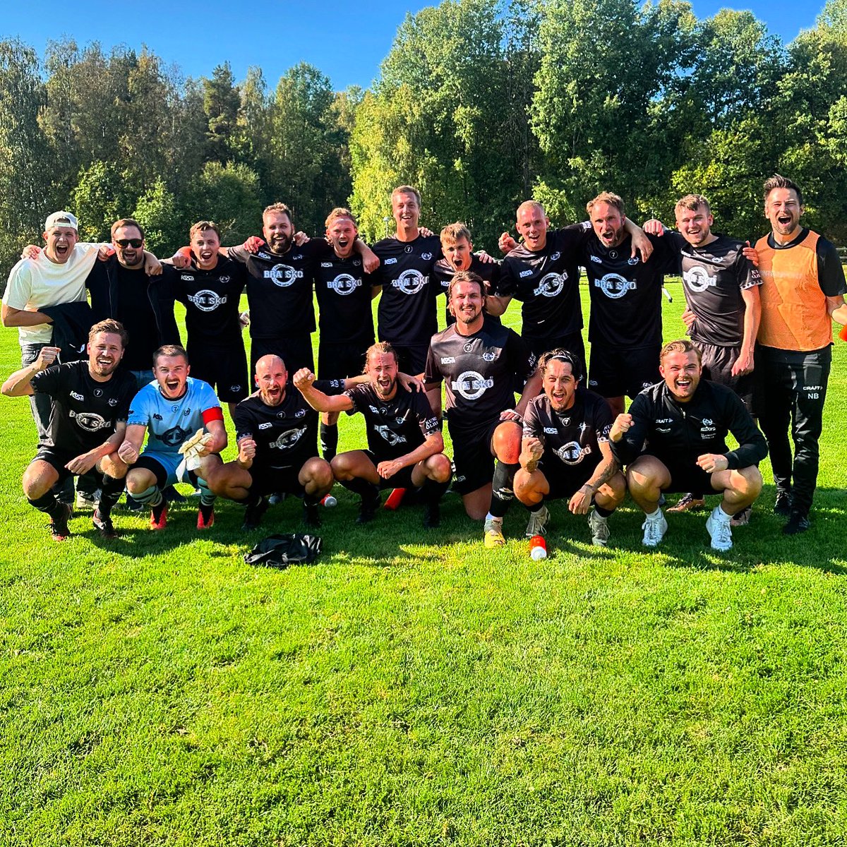 Bra lördag! Uppflyttning till lokala fotbollsfemman efter en säker 2-0 seger hemma med Kumla BK. Man blir aldrig för gammal för att vinna. Nu är det full laddning för kvällens SHL premiär.