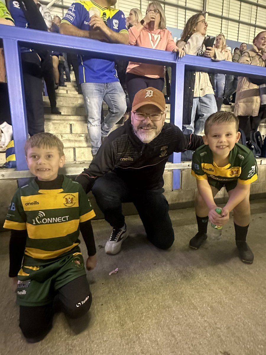 Nicki_Rimmer's tweet photo. @LockiesCPS Year 3 rugby superstars playing at the Halliwell Jones before Warrington Wolves vs London last night 🐺🏉 https://t.co/xddjyqFMYQ