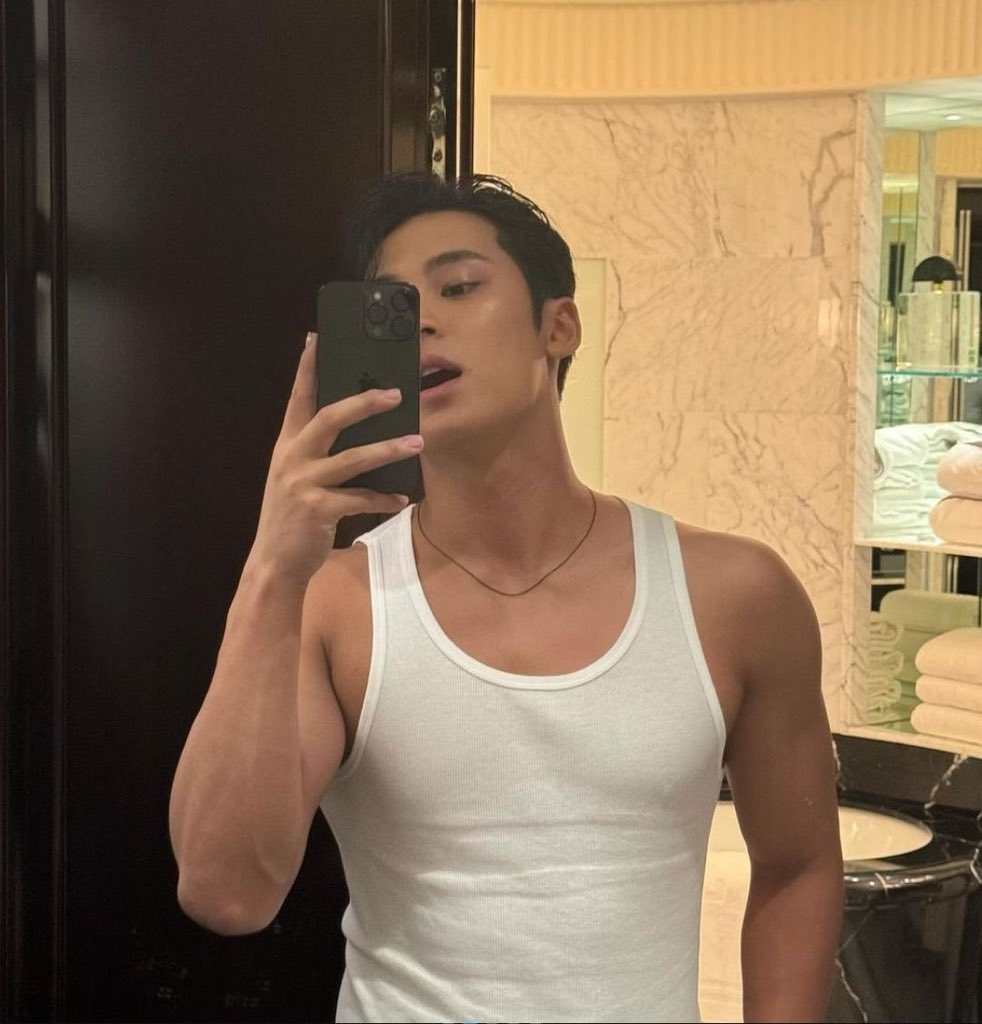 adonis (@adonixxxkim) on Twitter photo 