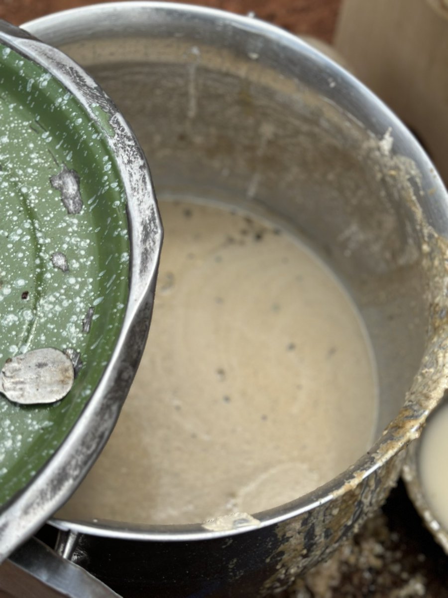 TiemtoreFarida's tweet photo. C’est toujours un plaisir d’acheter des galettes (Massa) faites à base de farine de petit mil. Un délice bio et local, qui me permet de soutenir ces entrepreneuses locales tout en contribuant à une alimentation plus saine.

#TiemtoreFarida #AfriFOODlinks #ThroughFood #TL226 https://t.co/xrb6RPL7UA