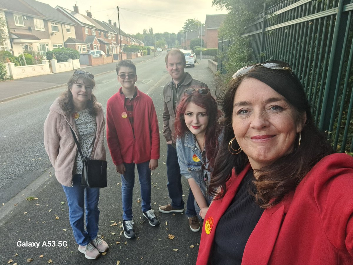 Out talking to residents this morning in Chistlehurst <a href="/LiverpoolLabour/">Liverpool Labour</a> doorstep thanks for the support