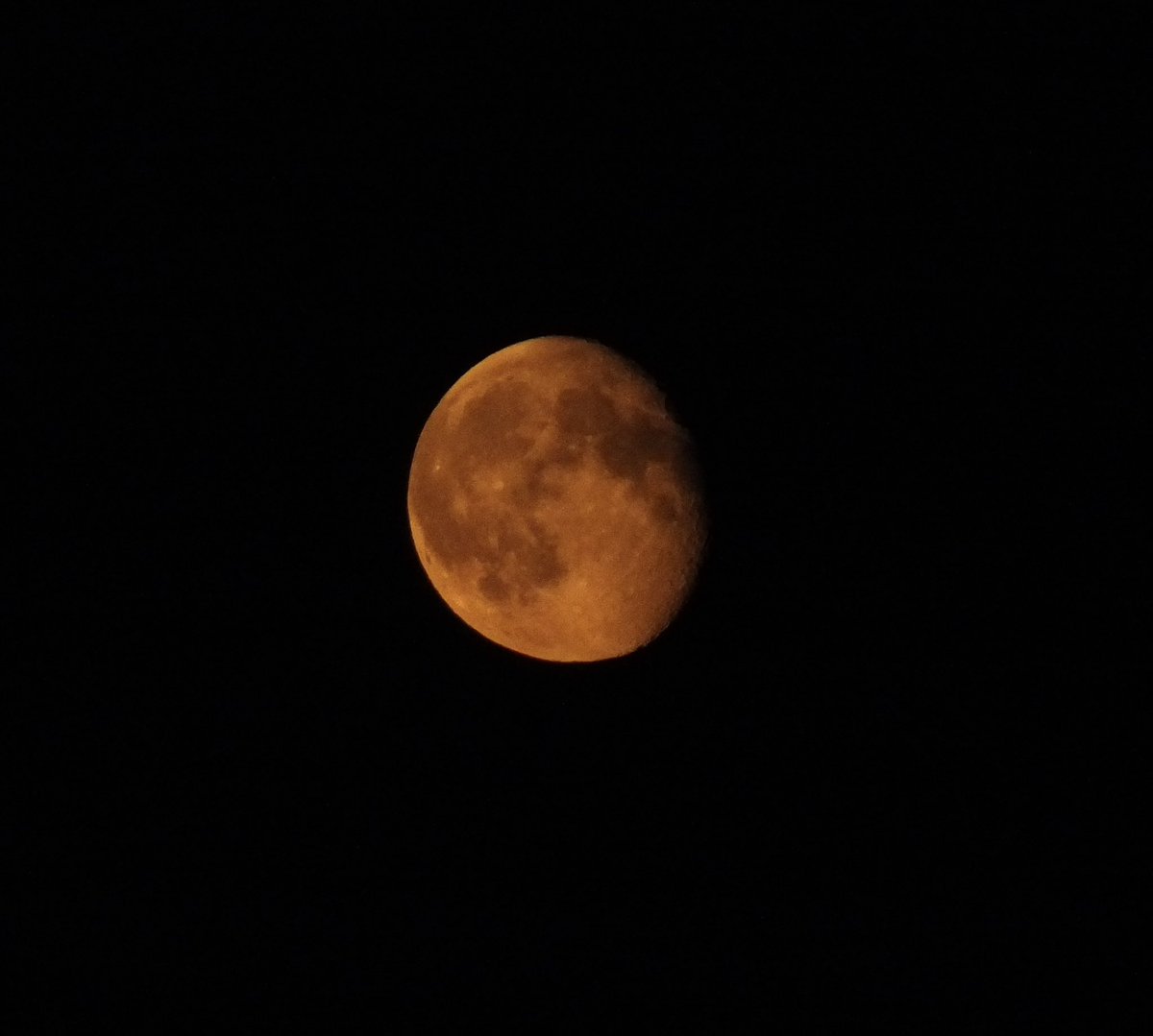Moon shot from last night #moon <a href="/VirtualAstro/">VirtualAstro</a>