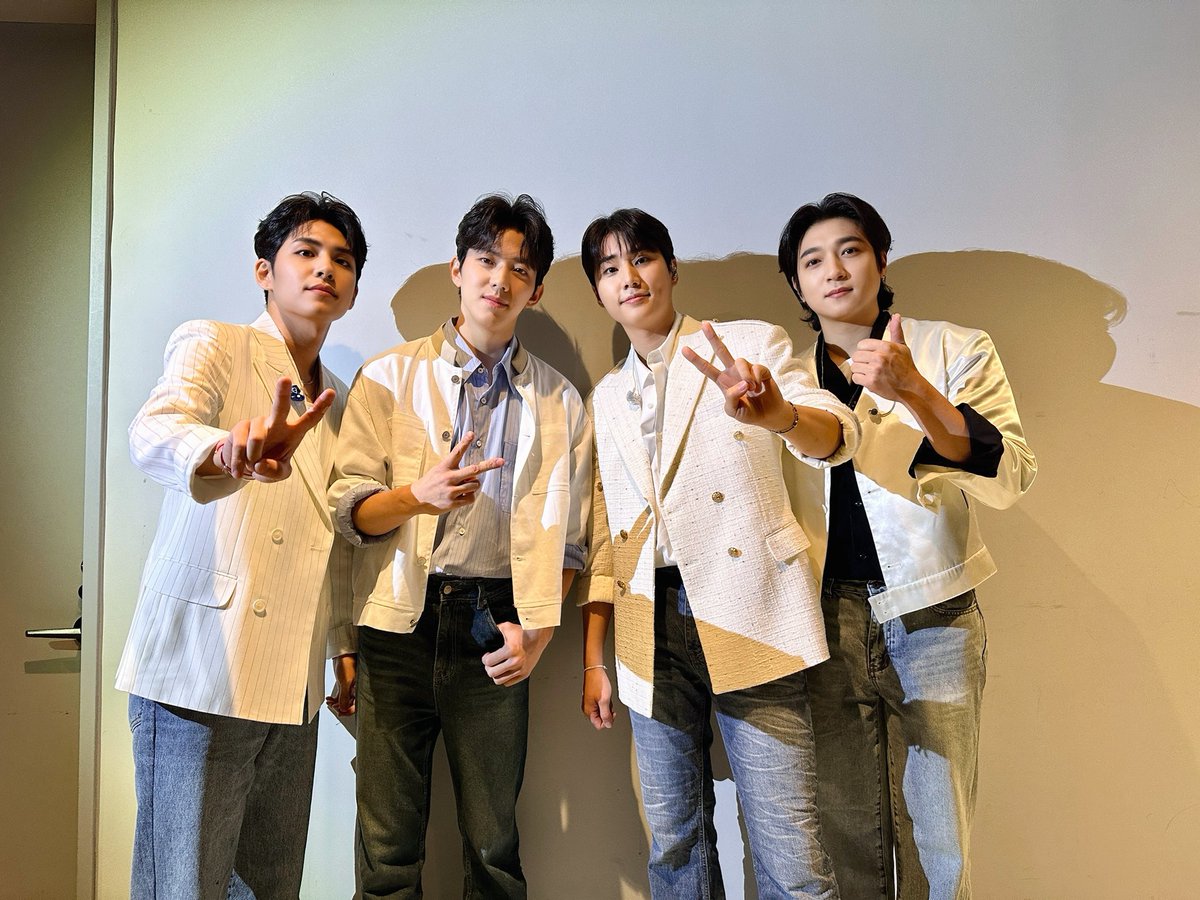 bassistadmirer's tweet photo. Today too you guys did great, as always 🥰
Let's have fun again tomorrow 🥰
And congratulations for melt down 2nd win, you guys received double crown from music core today, day6's 1st ever double crown 🥹
The happiness we feel is doubled today 🥹❤️
#MeltDown2ndWin #DAY64thWin https://t.co/FiLWAGmFHQ