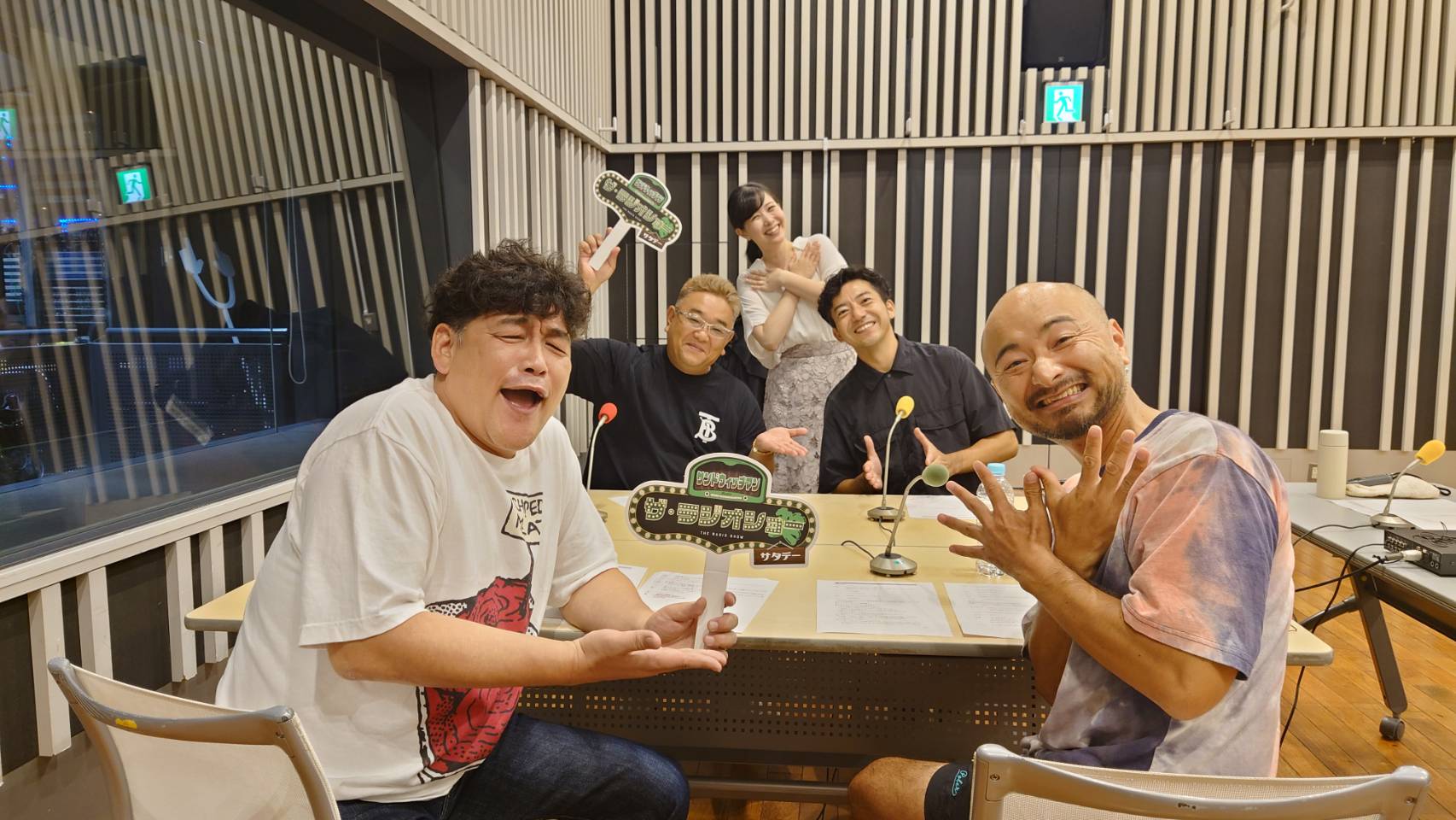サンドウィッチマン
 Tシャツ 革命ver Fc1lSWxacAA88zL.jpg
