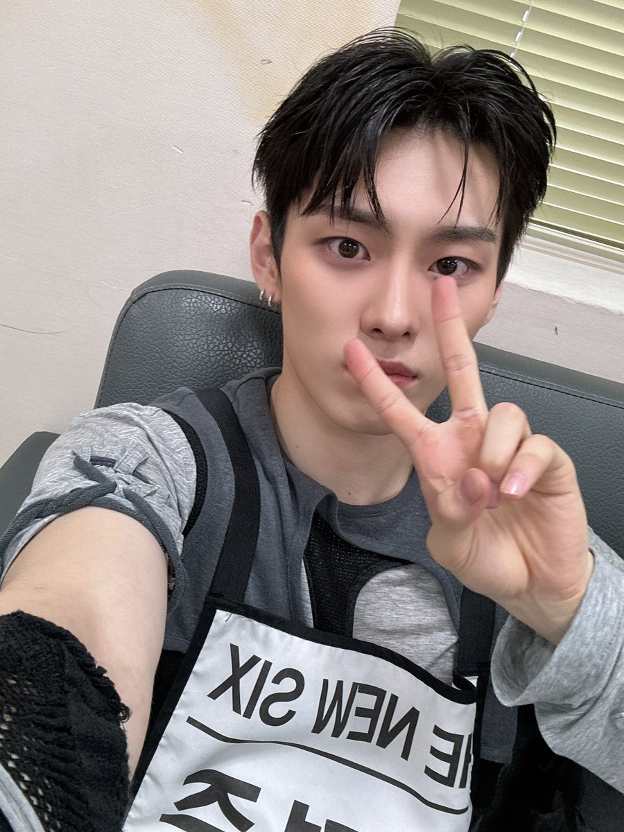 TNX_twt's tweet photo. 많관부~~🫨❤️👶🏻

#THENEWSIX #TNX #더뉴식스
#우경준 #KYUNGJUN https://t.co/8PWeaiwaPL
