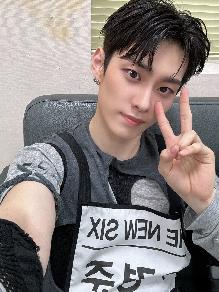 TNX_twt's tweet photo. 많관부~~🫨❤️👶🏻

#THENEWSIX #TNX #더뉴식스
#우경준 #KYUNGJUN https://t.co/8PWeaiwaPL