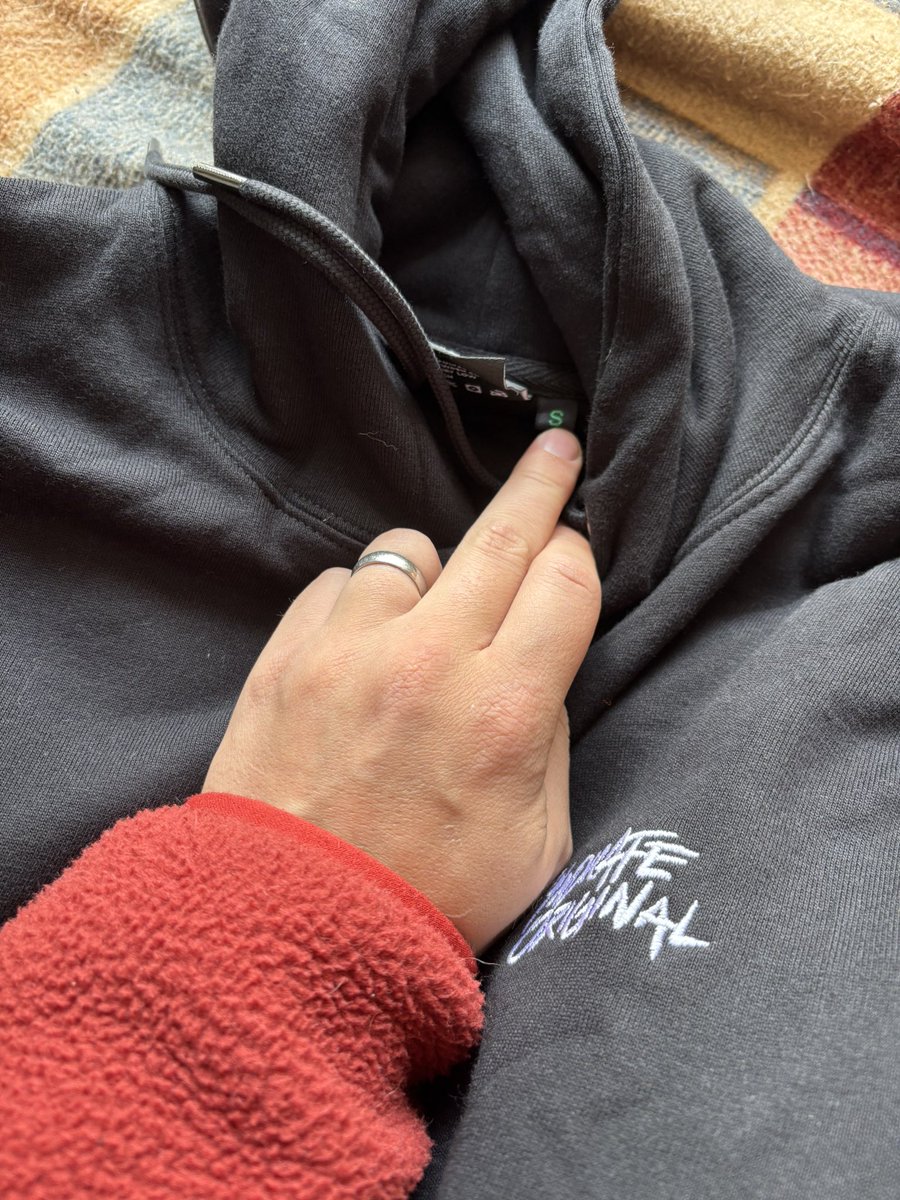 AdamLewisH's tweet photo. @Syndicate gutted! Ordered my wife a @SyndicateOG hoodie in size large and got a small 😭😭 and when you getting the sage green in? https://t.co/3PlxN4GMwZ