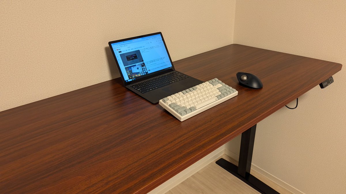 siotan_lunchbox's tweet image. 遂に自宅にFlexiSpotを入れたぞ！
次はモニターだ
#FlexiSpot #E7H