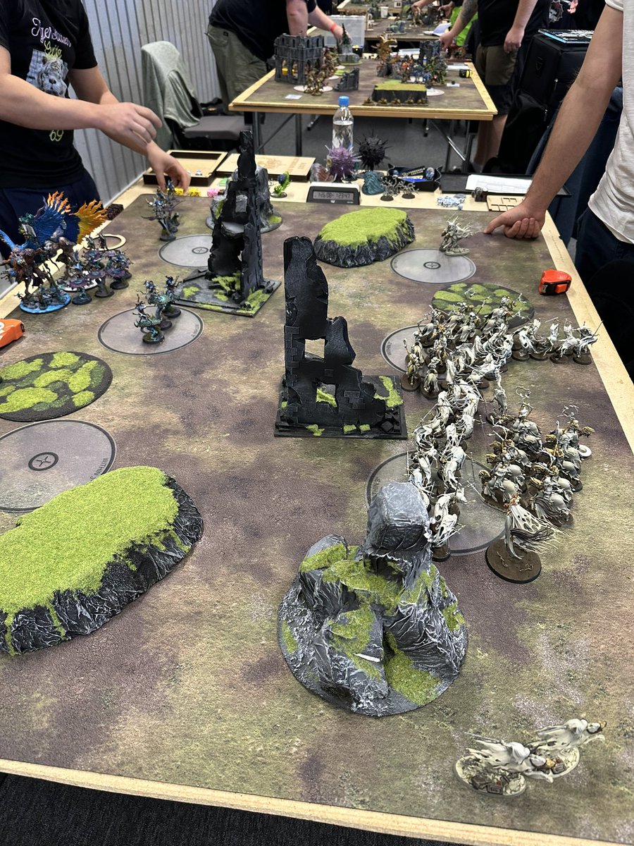 Karadim_'s tweet photo. Round one is off! Troggoff and such #aos #WarhammerCommunity #randompictures https://t.co/SrvmOjyQKE