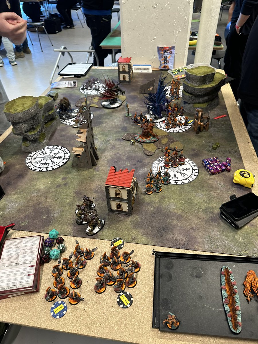 Karadim_'s tweet photo. Round one is off! Troggoff and such #aos #WarhammerCommunity #randompictures https://t.co/SrvmOjyQKE