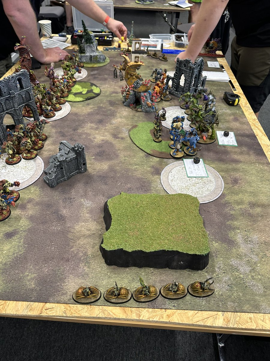 Karadim_'s tweet photo. Round one is off! Troggoff and such #aos #WarhammerCommunity #randompictures https://t.co/SrvmOjyQKE