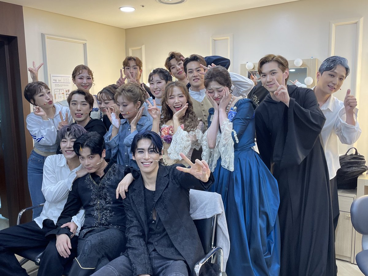 [#뮤지컬 #살리에르]
𝐌𝐔𝐒𝐈𝐂𝐀𝐋 𝐒𝐀𝐋𝐈𝐄𝐑𝐈 

#박규원 #유태양 #이동수 #안현아 배우의 마지막 공연이 있었습니다 😭 

극장을 찾아주시고 뜨거운 박수로 함께해주셔서 정말 감사합니다! 🎹 

남은 한번의 공연까지 많은 사랑 부탁드립니다🤎
-
2024.07.11 – 09.21
세종문화회관 M씨어터