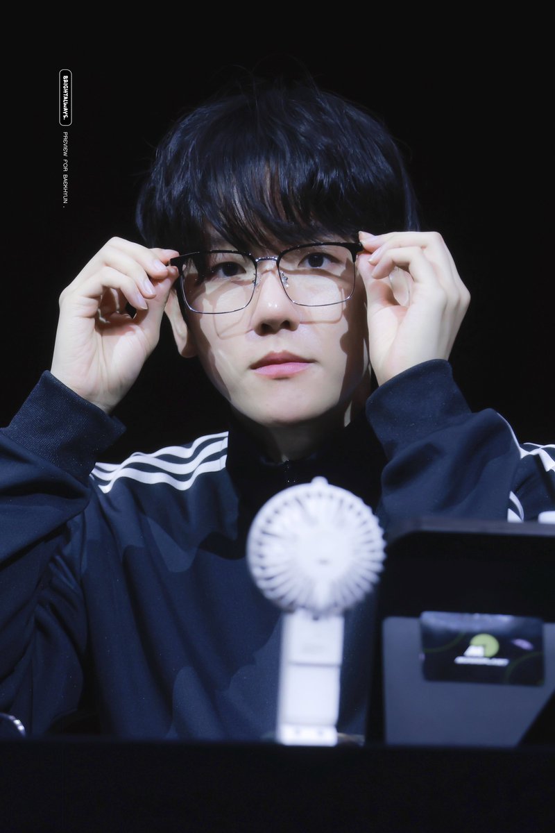 brightalways56's tweet photo. 240921 🤓 #BAEKHYUN #백현 #ベッキョン @B_hundred_Hyun https://t.co/eLJlKJTuN9