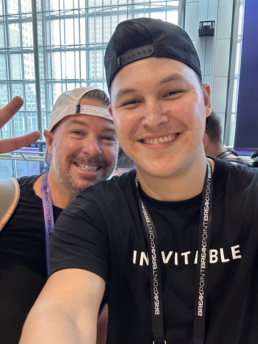 iceyyy_gaming's tweet photo. Always love seeing @filbertsteiner 

He just told me Tons of Dungeons has crossed 1 million players 🤯

@PlayHoneyland has been supporting Ready Up since almost the beginning https://t.co/j0gZ2NL7I8