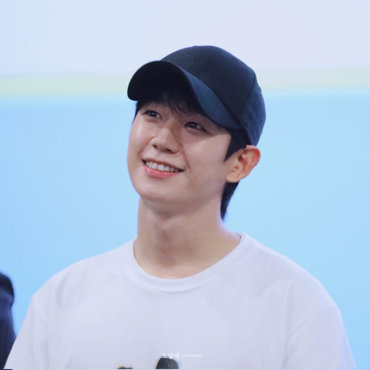 dodam_hi0401's tweet photo. 20240921 베테랑2  부산무인

볼캡때문에 박선우가 보임🙈🙈

#정해인  #해인 #JUNGHAEIN 
#베테랑2   #베테랑2무대인사 
#VETERAN2 https://t.co/C8Avtx9zFJ