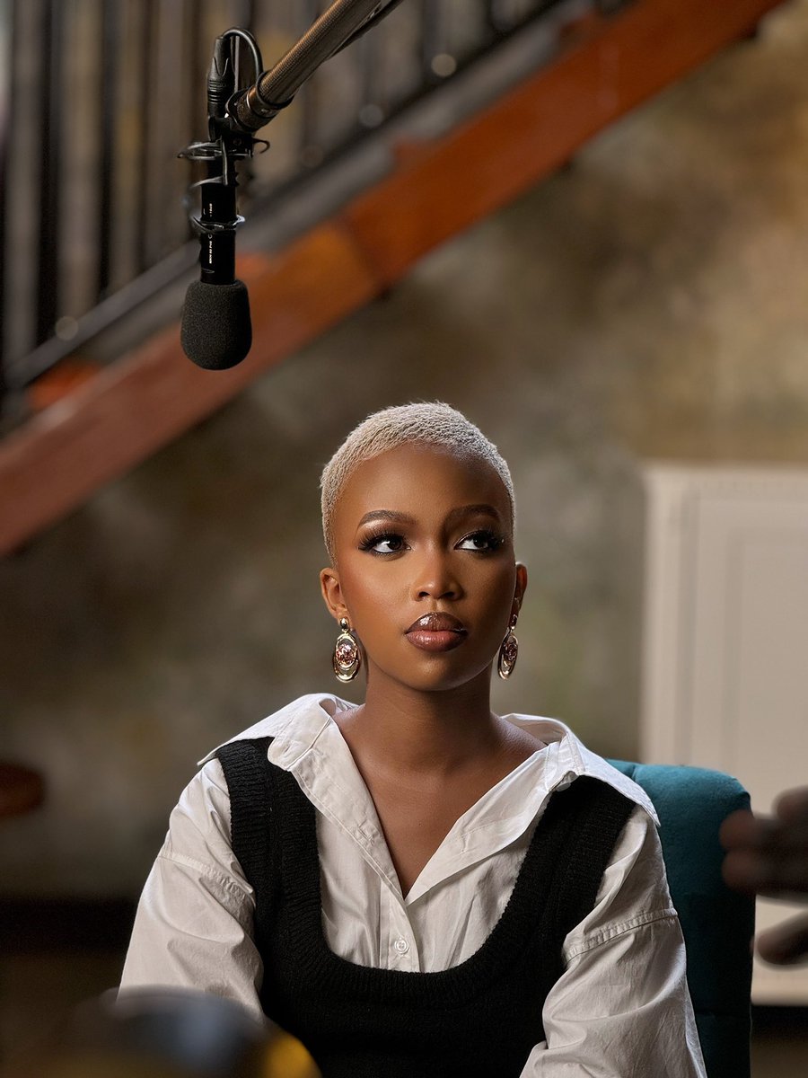 SheilahGashumba's tweet photo. Behind every child who believes in herself/himself. There is a Parent who BELIEVED in him or her first! 📷 @herns_junior 💇‍♀️ @chrishairx | @imani_makeup_studio https://t.co/Cid7QnEIoZ