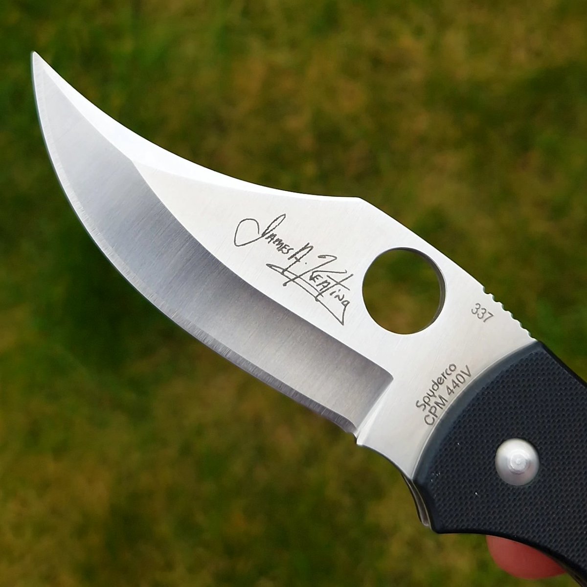 spydercollector's tweet image. I can&apos;t get enough of those bold curves of the #spyderco #chinook 1!