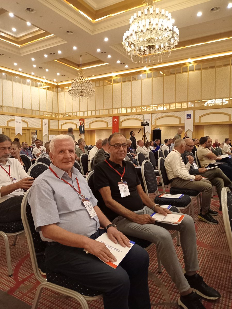 KÜREK FEDERASYON GENEL KURULUNA KÜTAHYA ASKF BAŞKANI MURAT CENGIZLE TASKK DELEGESİ OLARAK KATILDIK TEKRAR BASKAN SEÇİLEN ERHAN ERTURK VE EKİBİNE BAŞARILAR DİLERİZ