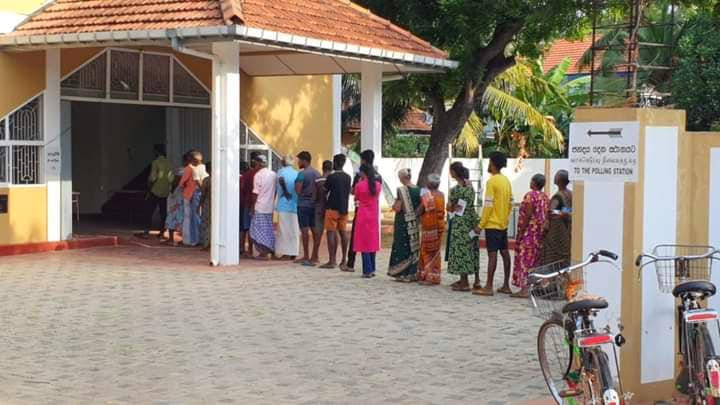 SriLankaTweet's tweet photo. Voter Turnout as at 1pm.
📌Polonnaruwa 55%
📌Rathnapura 55%
📌Gampaha 52%
📌Trincomalee 51%
📌Colombo 50%
📌Kurunegala 50%
📌Kegalle 49%
📌Vanni 46.82%
📌Galle 45%
📌Puttalam 42%
📌Matara 40%
📌Kandy 40%
📌Badulla 40%
📌Jaffna 35%
#LKA #SriLanka #PresidentialElection2024 #SriLankElections #Elections2024