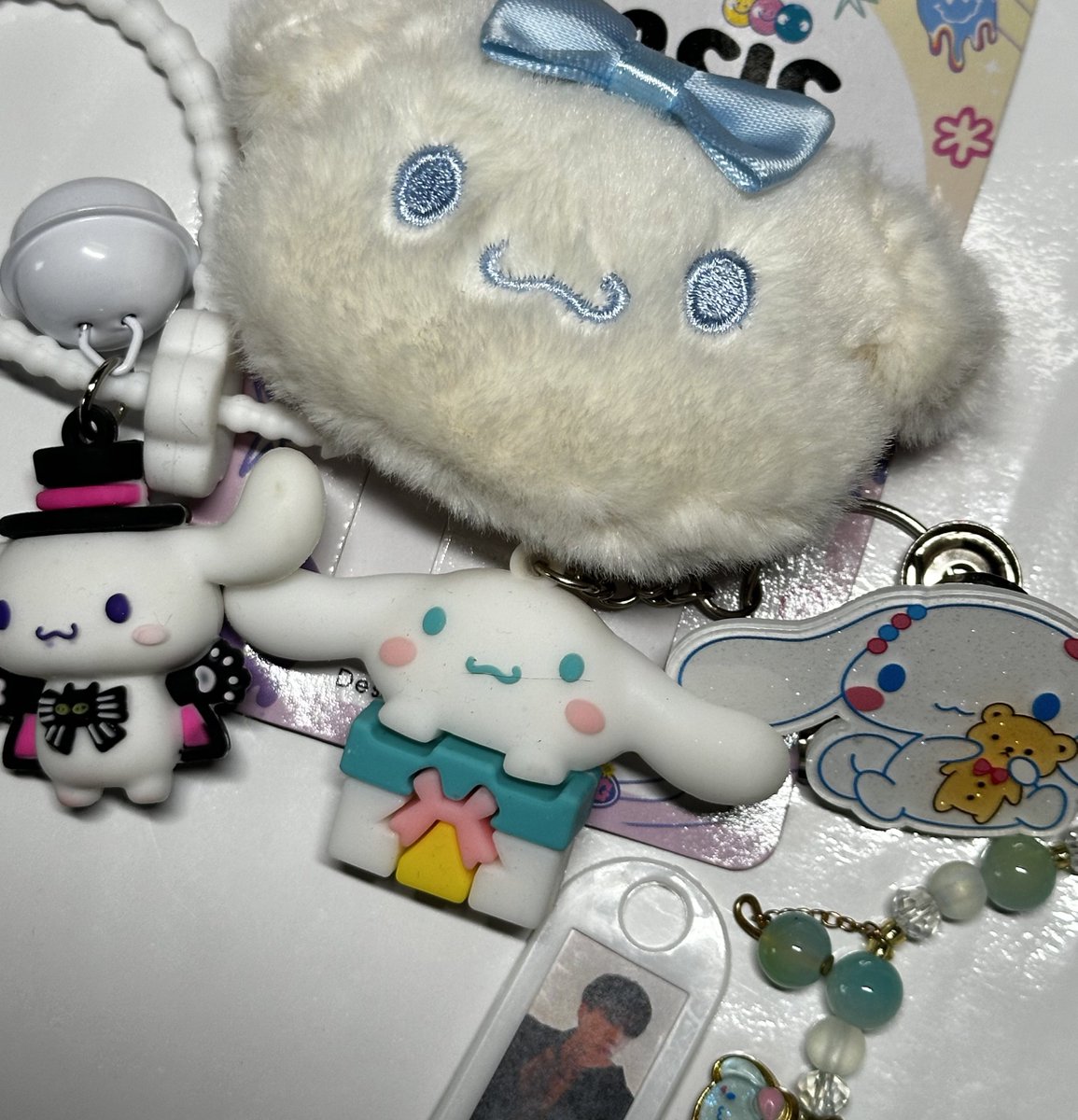 got a bunch of cinnamoroll and A JENO from <a href="/mahaelouvrs/">meya ʕ ˙Ⱉ˙ ⠕ʔ 🌻</a> IM BOUUTTT TO CRY RN
