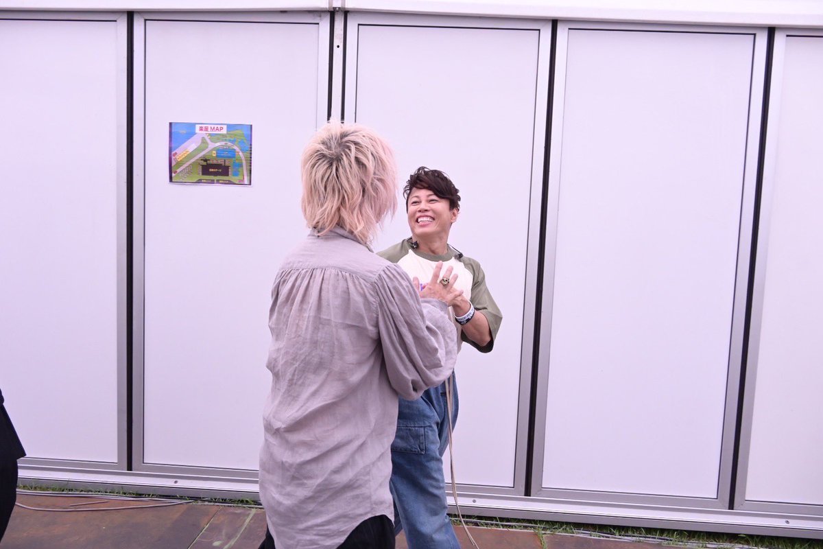FEST_INAZUMA's tweet photo. 【#西川出没中👀】
本番を終えたHYDEさんを
お出迎え👏
#イナズマロックフェス #IRF24 https://t.co/8KFtWTeS77
