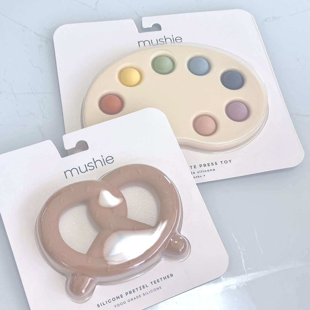 chu_lip0215's tweet image. 色合いもフォルムも
かわいいなぁ🥨🎨♡

#mushe #teether