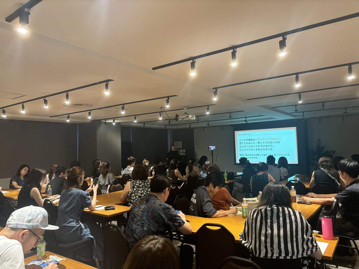 バズカレ東京勉強会
ーーーーーーーーーーーーー
【さとこママさん】
Instagram 10万人
YouTube 10万人
月7桁
ーーーーーーーーーーーーー
ノウハウが有益なのは勿論ですが
『インスタ✖️幸せ』
に関しても話して頂きました。

キラキラしてる様に見えるけど
裏では泥臭い。