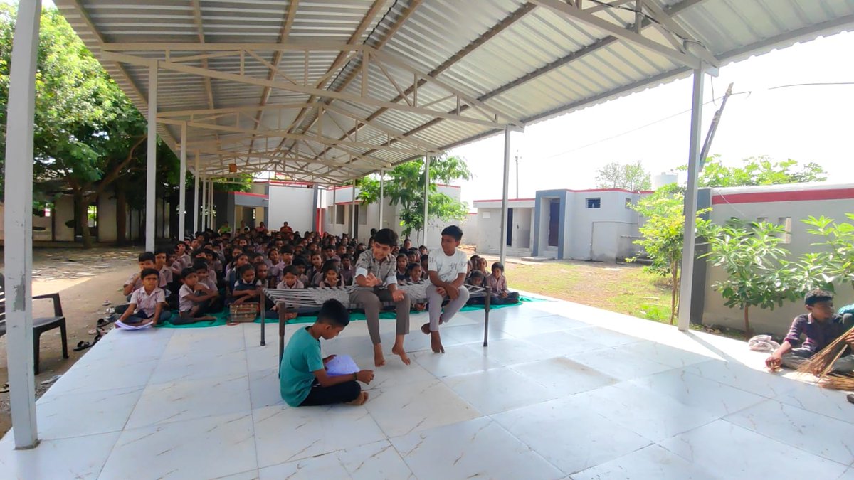 આજ રોજ પાલીતાણા તાલુકાના મોખડકા ગામે સરપંચશ્રી અને એસ બી એમ ટીમ ની હાજરીમા સ્વચ્છતા હી સેવા -૨૦૨૪ અંત્રગત શાળામા બાળકો દ્વારા સ્વચ્છતા અંગેનુ નાટક  ભજવવામા આવેલ હતુ.