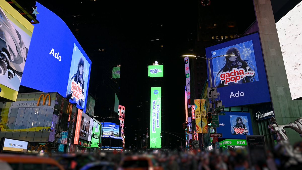 ado_staff's tweet photo. Ado in NY Times Square🗽

NY Times Squareにて @Spotify 
#Ado の屋外広告が大展開📸

@SpotifyJP Gacha Popの広告です！👏
https://t.co/O5DWCfw4AU https://t.co/26C7mo0J7R