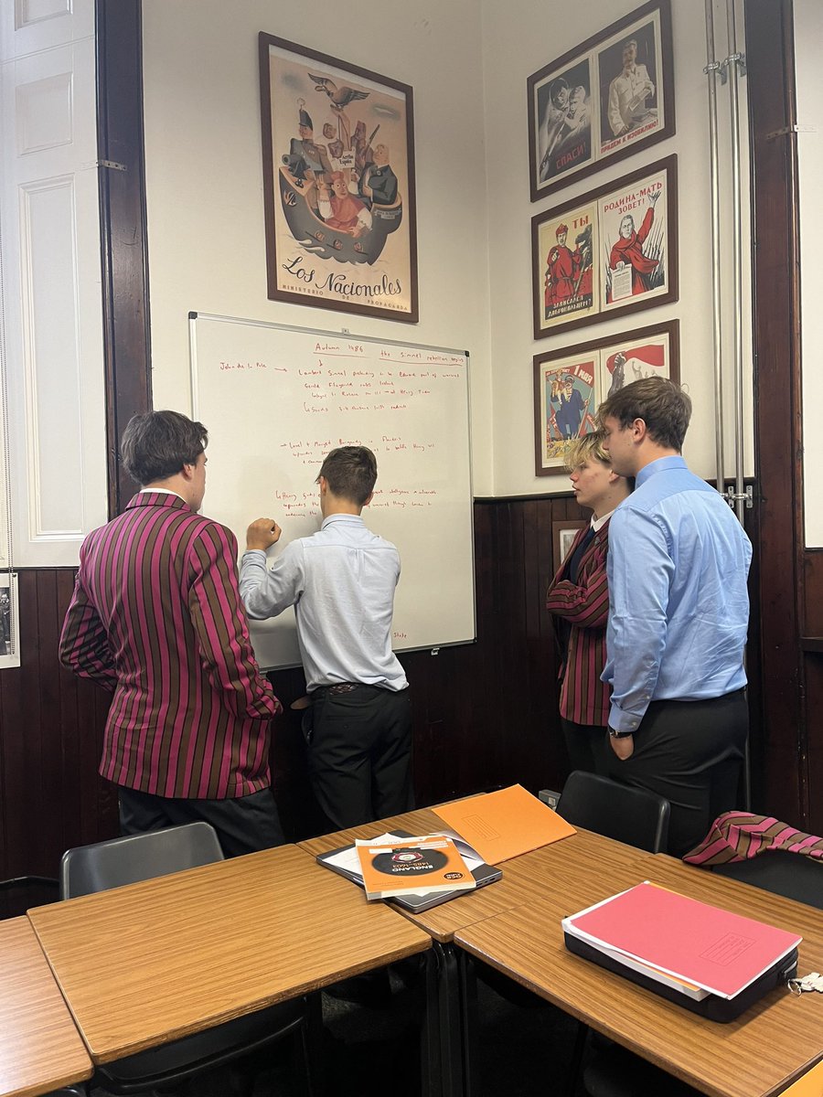 FettesLearn's tweet image. Lower Sixth historians mapping out the road to the Battle of Stoke (1487)…great fun on a Saturday morning! @Fettes_College @Historyatfettes